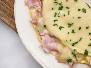 ham and gruyere omelet